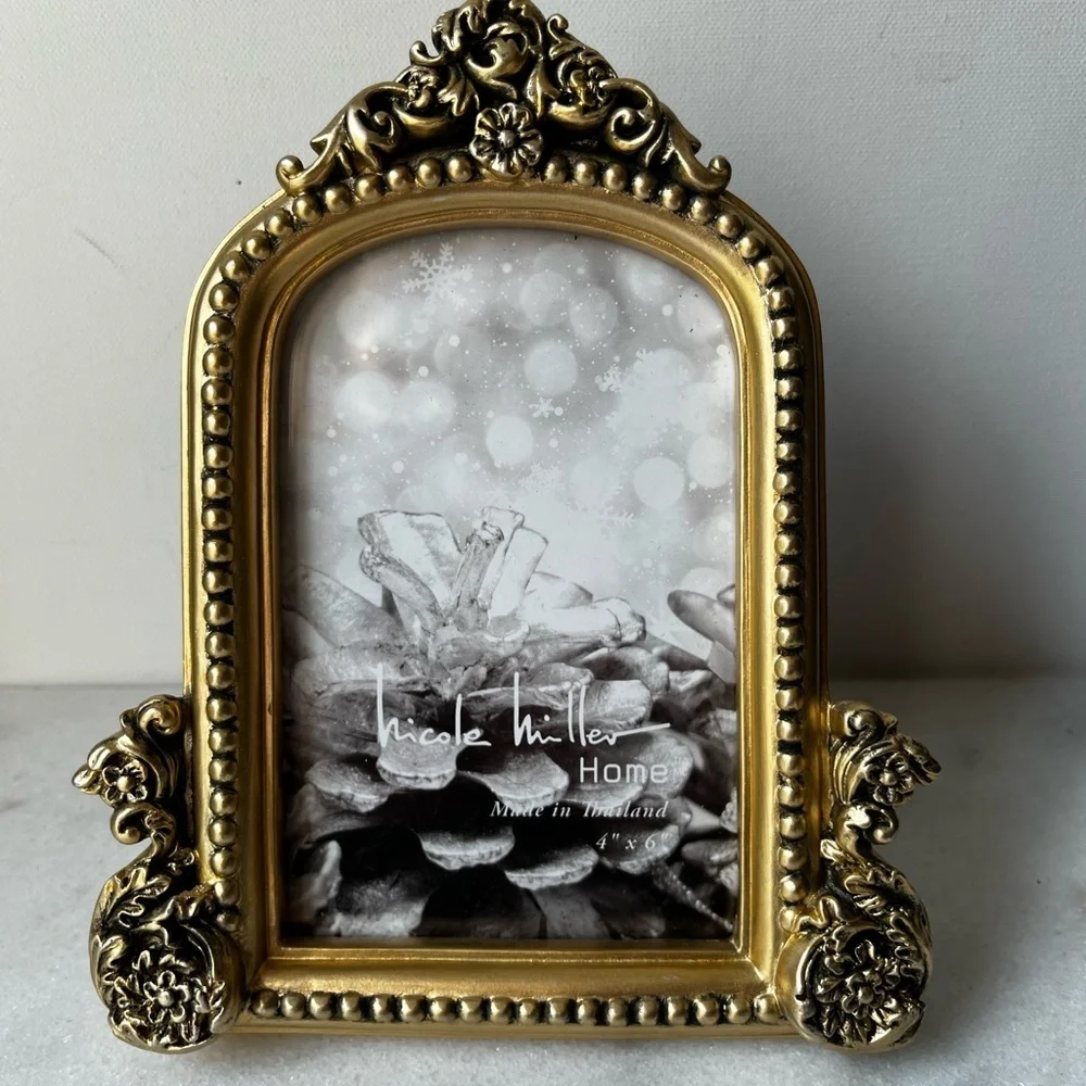 Nicole Miller Home Gold Ornate Picture Frame for 4”x6” photo
